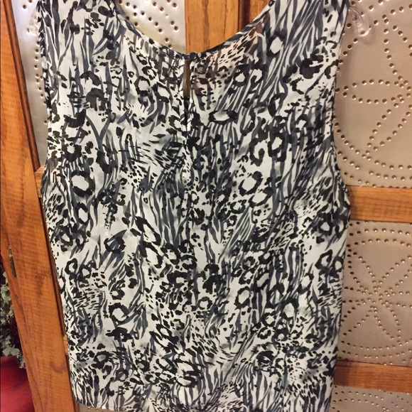 Cute summery Bobbie Brooks blouse - Picture 3 of 4